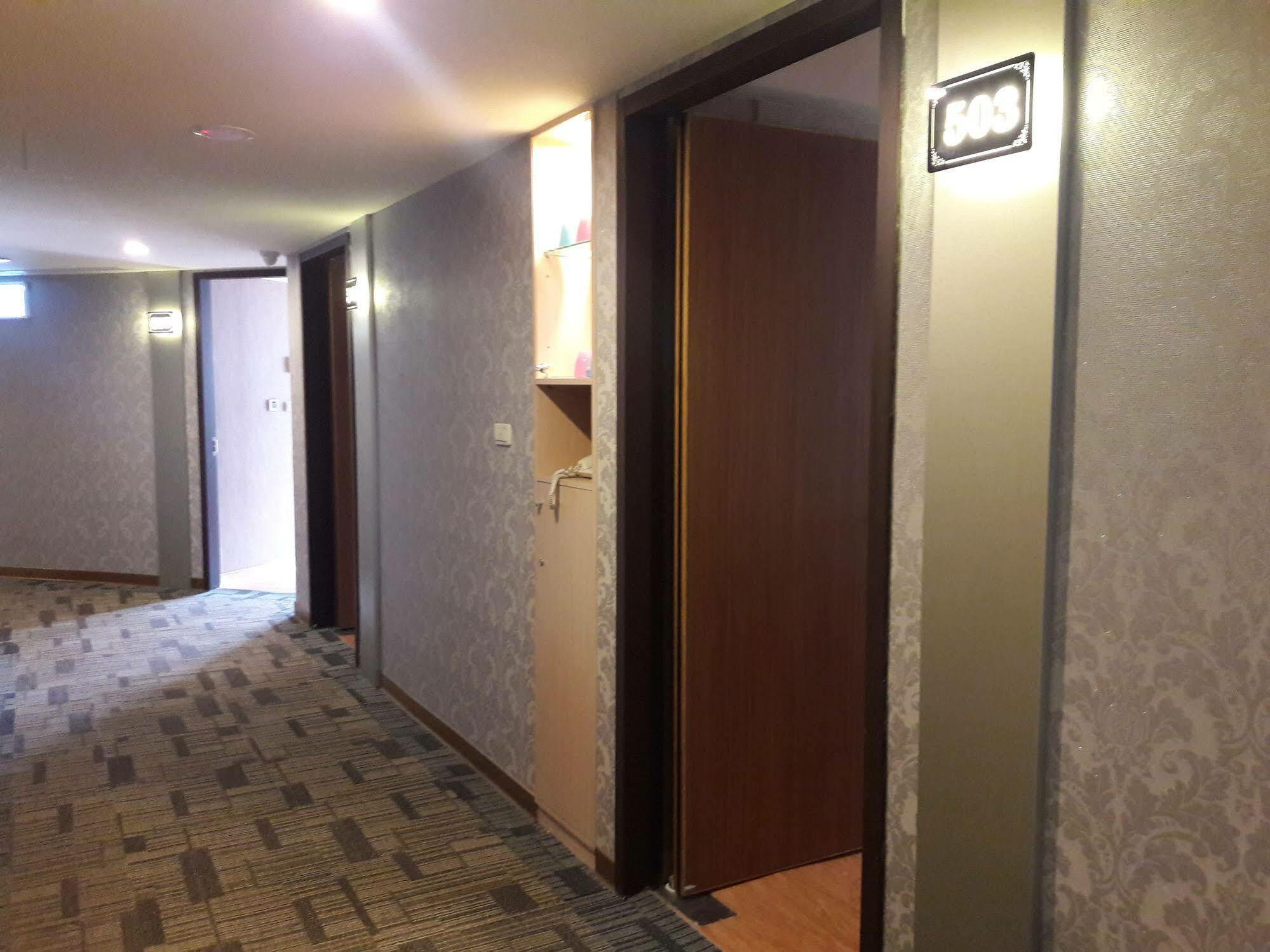 Mei Hotel Taichung Exterior foto